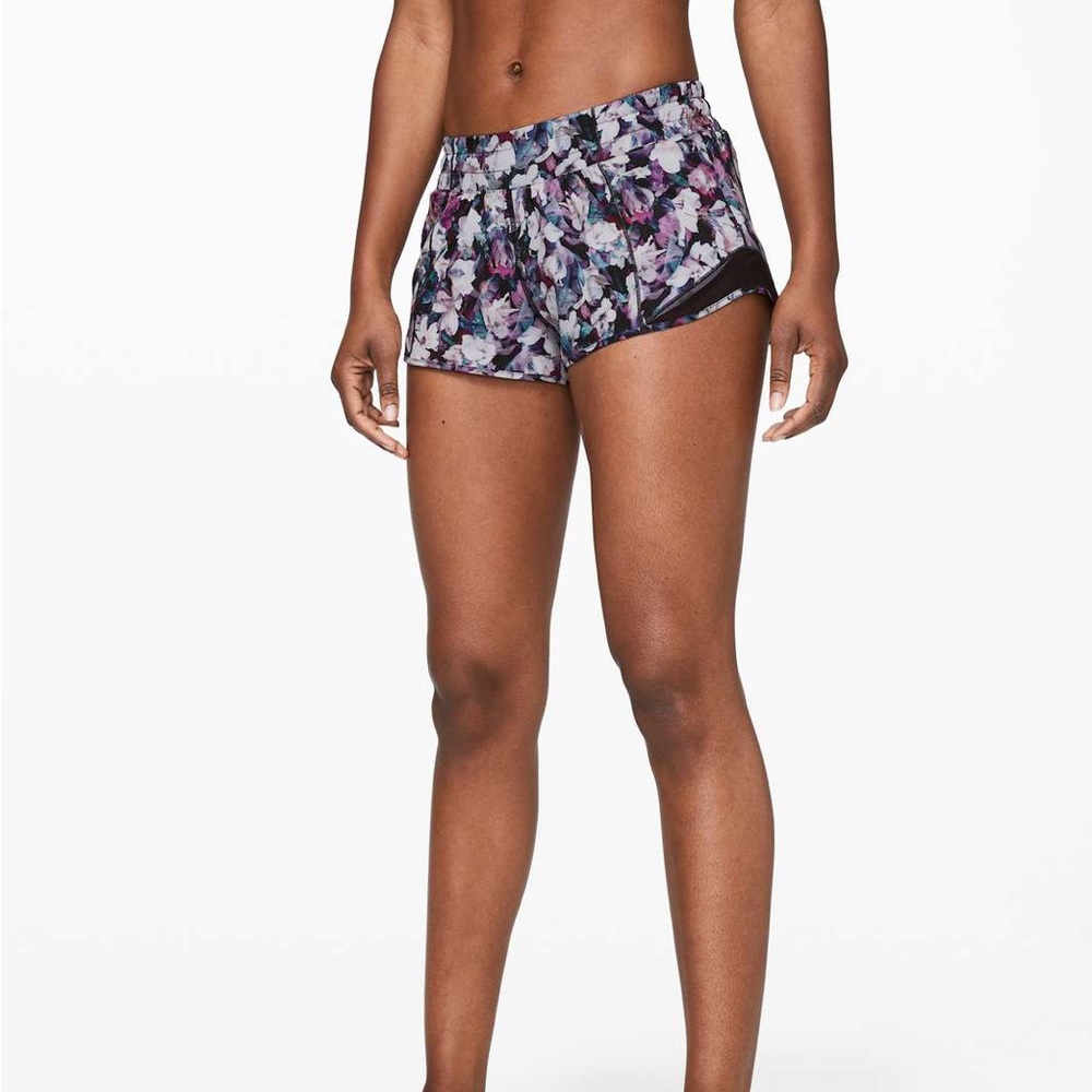 Lululemon Hotty Hot Short II *2.5"